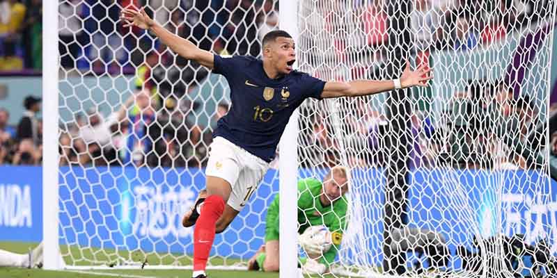 Tốc độ “khủng” khiến Mbappé chạy chỗ phá bẫy việt vị rất thuận lợi